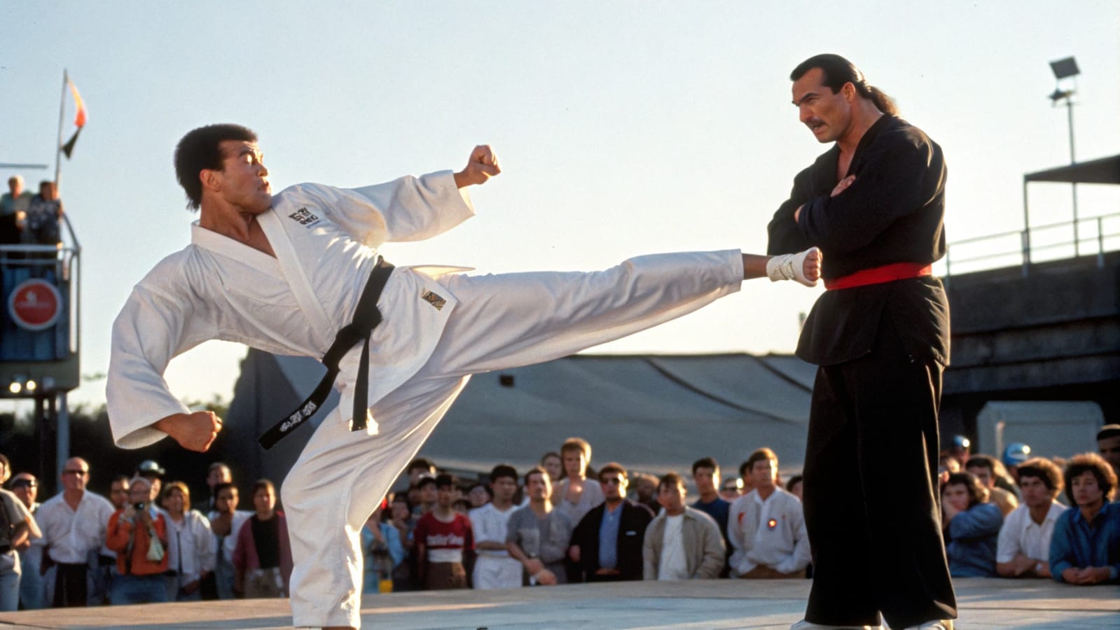 Creyeron Que Era un Combate de Broma — Seagal Deja a Todos Sin Palabras