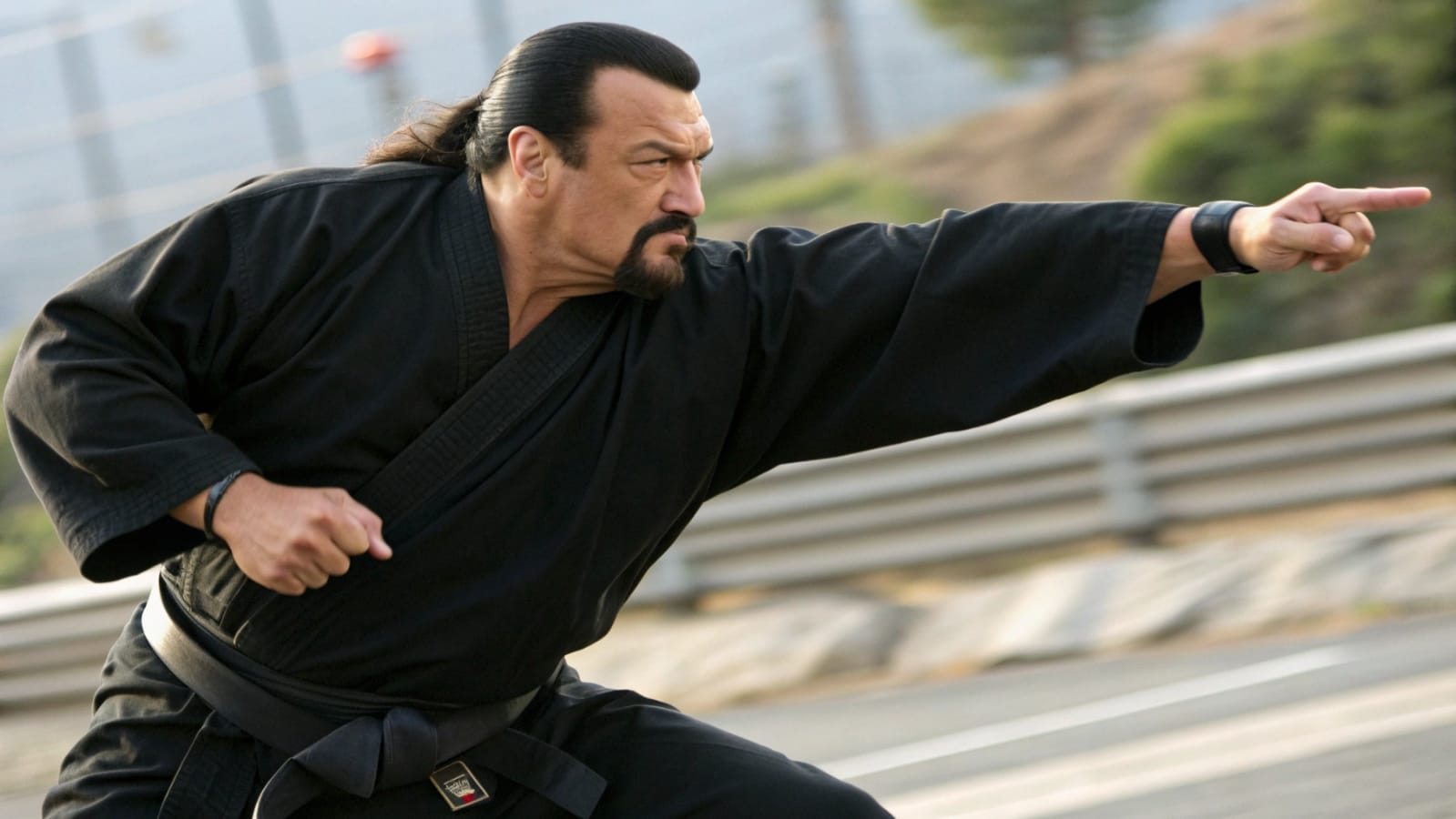 Creyeron Que Era un Combate de Broma — Seagal Deja a Todos Sin Palabras