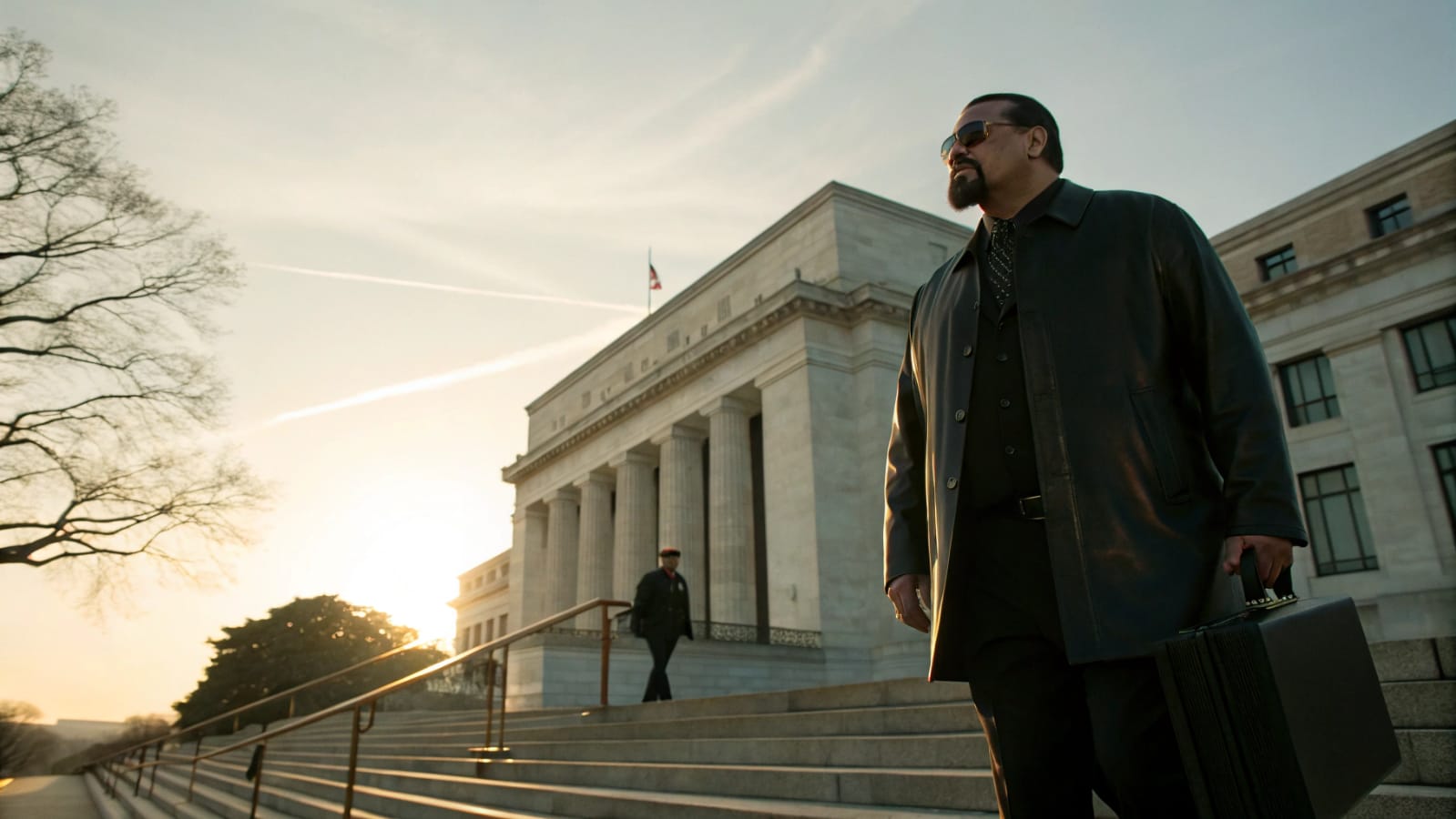 Policía se burla de la identificación federal de Steven Seagal—2 minutos después, lo rodean agentes