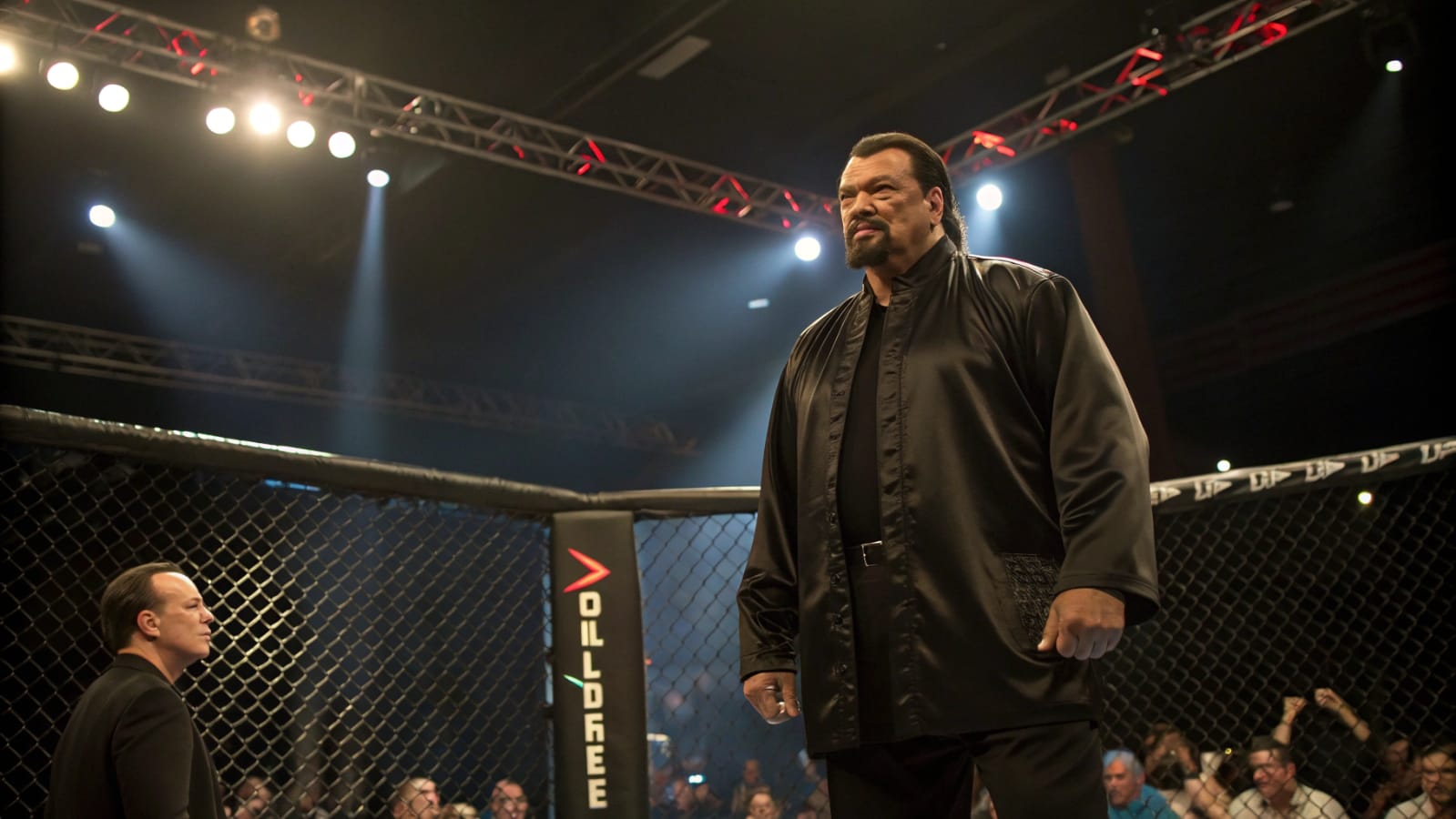 Seguridad expulsa a un anciano del UFC 320, Minutos después, ingresa al octágono