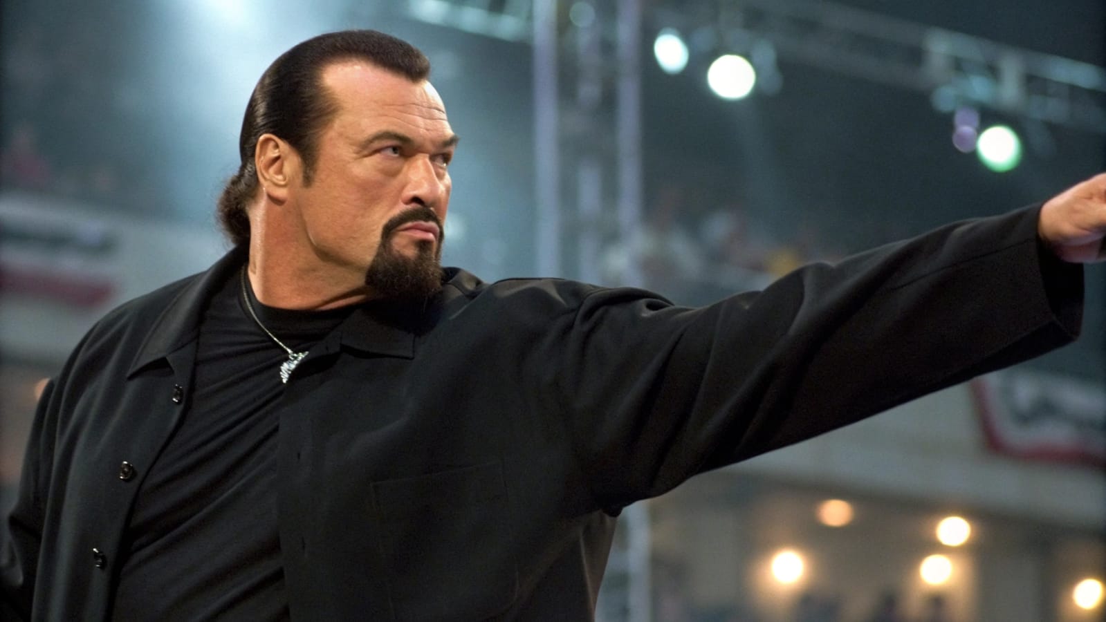 El campeón de MMA cae en 3 segundos tras desafiar a Steven Seagal